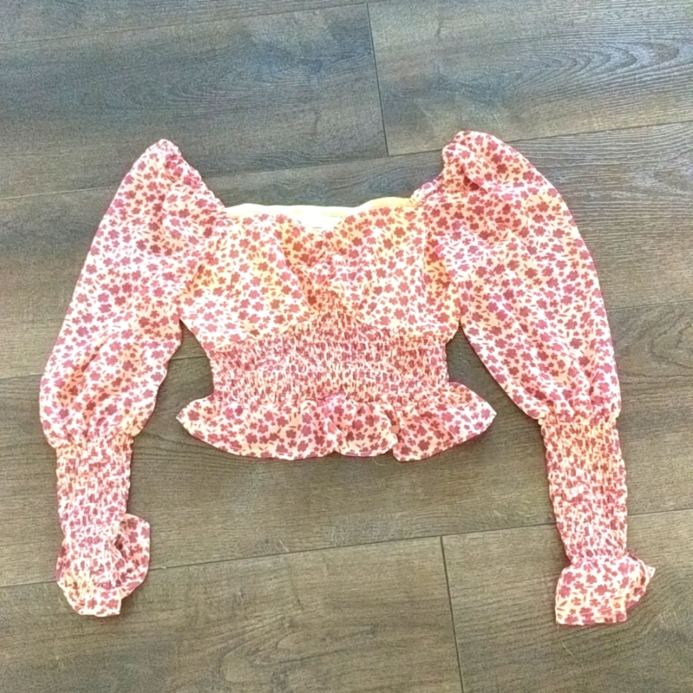 Cloud Ten Stretch Crop Puff Sleeve Top size Small